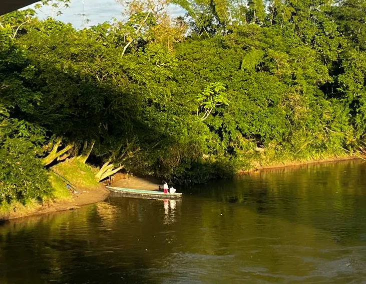 Defensoría del Pueblo exige acciones urgentes tras grave contaminación en la cuenca del río Putumayo.